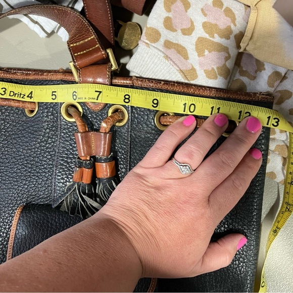 Vintage Dooney & Bourke navy & tan‎ leather AWL sling bag bucket bag - Picture 14 of 17